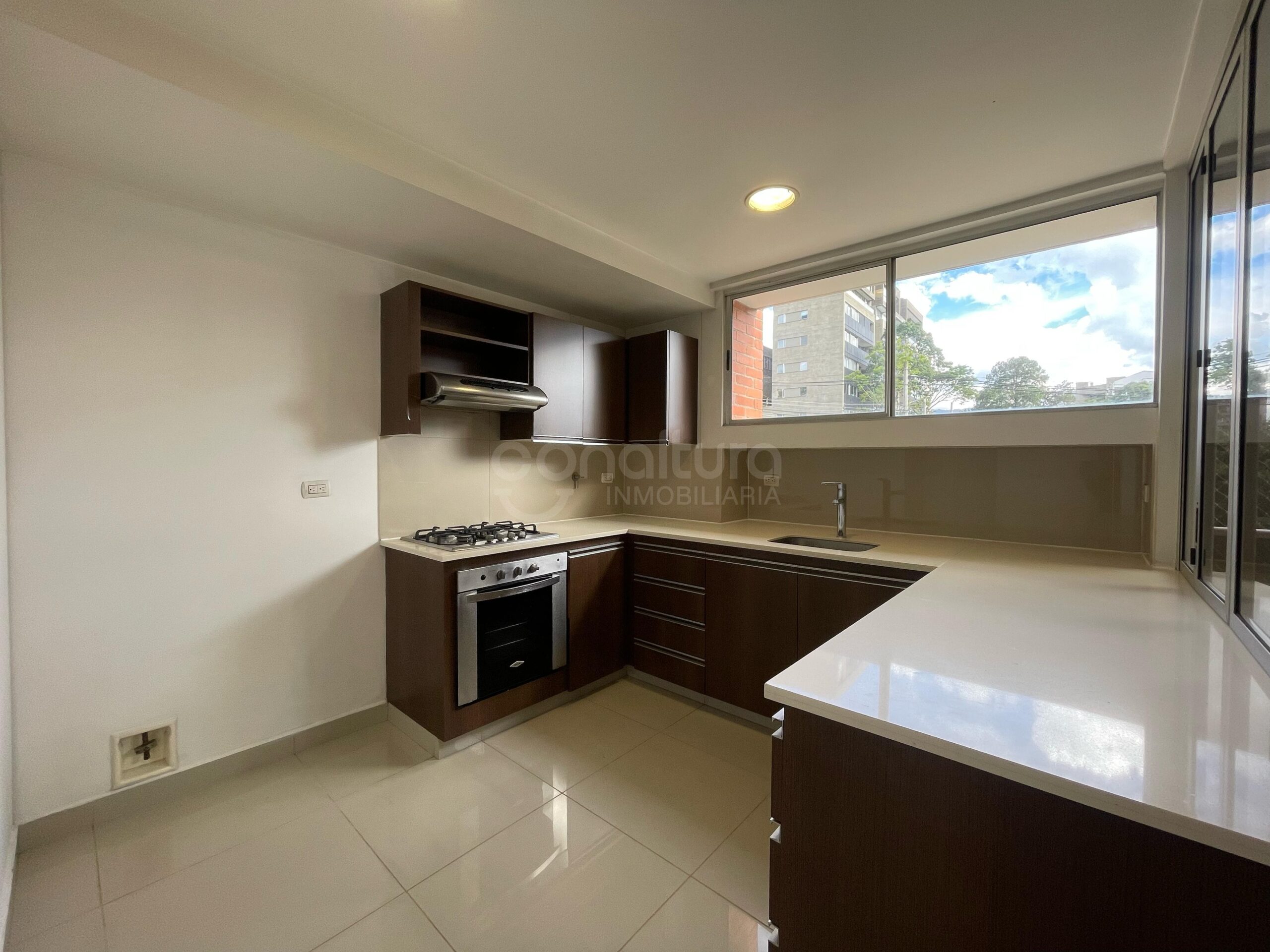 APARTAMENTO EN VENTA EN EL POBLADO EN SECTOR LOS PARRAS